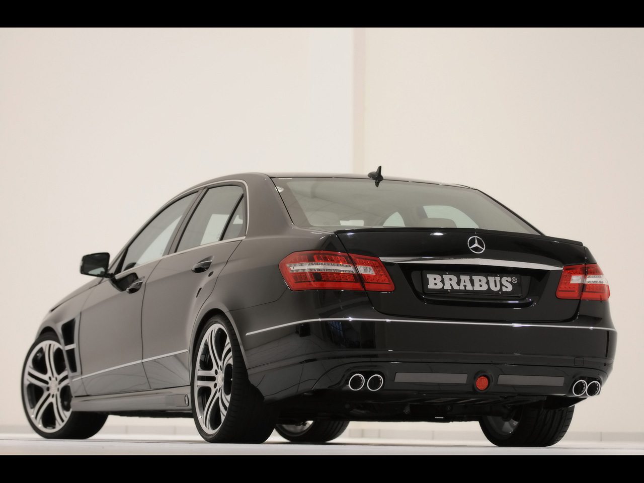 14478031852009-Brabus-Mercedes-Benz-E-Class-Rear-Angle-1280x960