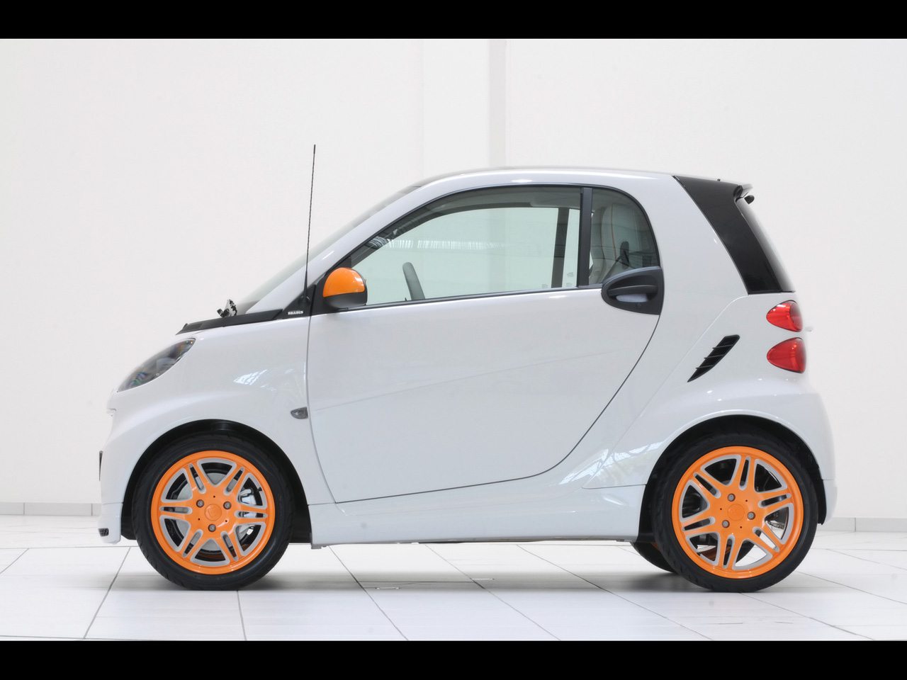 14478036142010-Brabus-smart-fortwo-tailor-made-Side-1280x960