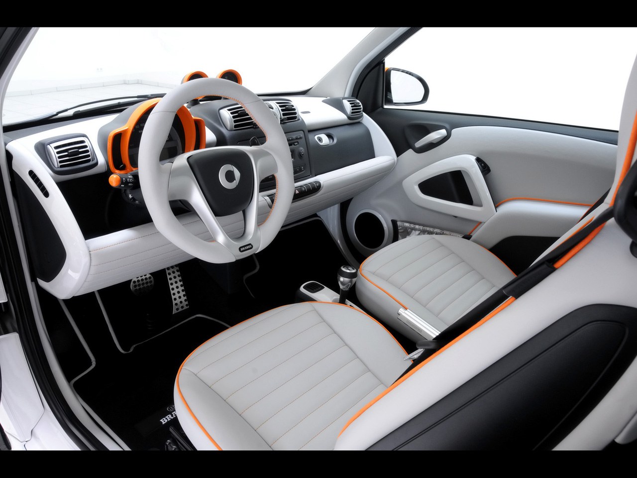 14478036182010-Brabus-smart-fortwo-tailor-made-Interior-1280x960